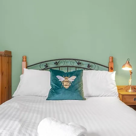 Bright And Quiet * إدنبرة