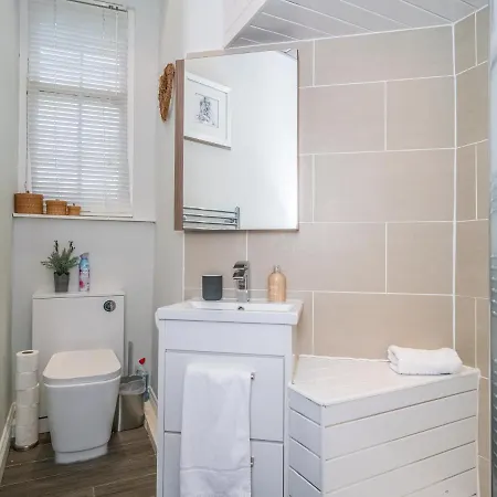 Newly Decorated Spacious 2bed Flat In Chic Area Daire *