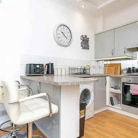 Bright And Cozy Centre 1 Bedroom شقة