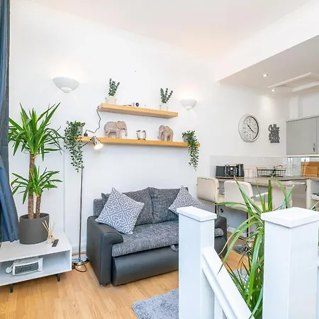 Bright And Cozy Centre 1 Bedroom *