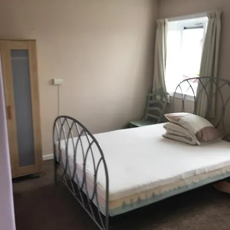 Budriehouse 3 Double Bedroom Long Term Apartament *