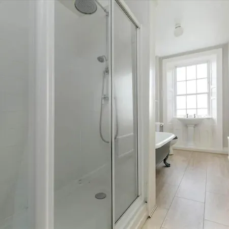 4 Bedroom Clock Tower In Central