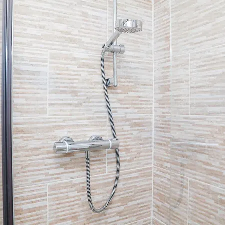 Waterfront Castle View 3 Bed 아파트 *