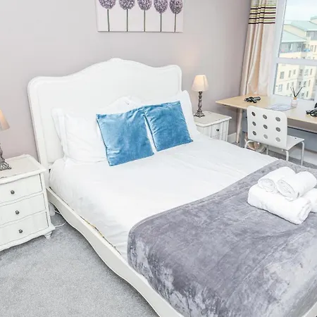 Waterfront Castle View 3 Bed 아파트 에든버러