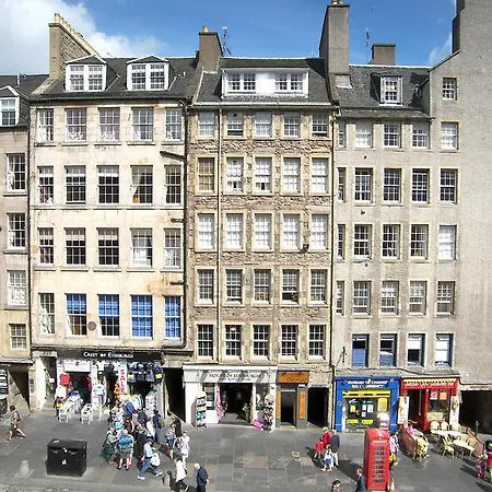 Royal Mile, - 2 Bedroom *
