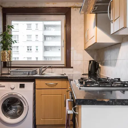 Cosy 2 Bedroom In The Heart Of Apartment *