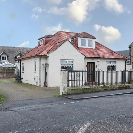 Feriehus Beautiful 4 Bedroom - Free Parking *