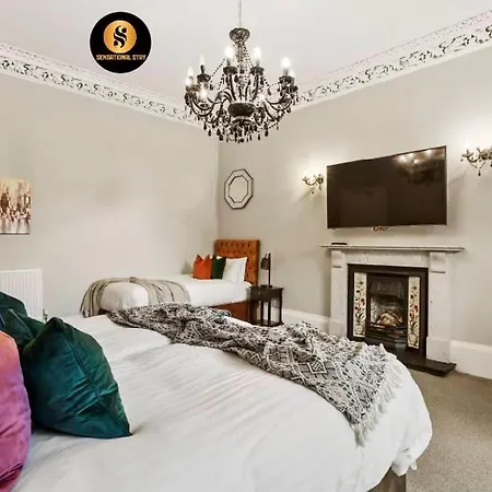 Lovely 4 Bedroom With 7 Beds And Free Parking Daire