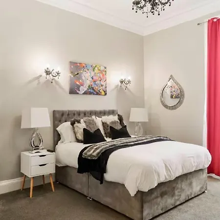 Lovely 4 Bedroom With 7 Beds And Free Parking * Эдинбург