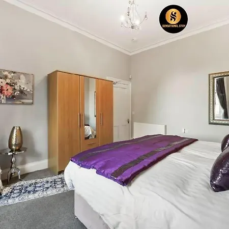 Lovely 4 Bedroom With 7 Beds And Free Parking Эдинбург