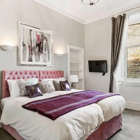 Lovely 4 Bedroom With 7 Beds And Free Parking