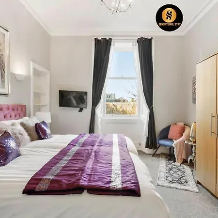 Апартаменты Lovely 4 Bedroom With 7 Beds And Free Parking