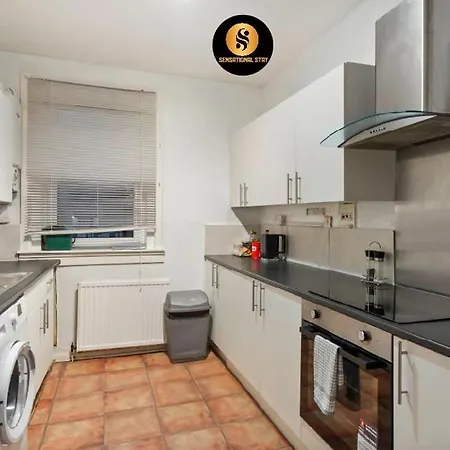 Apartment 4 Bedrooms By Sensational Short Lets & Serviced