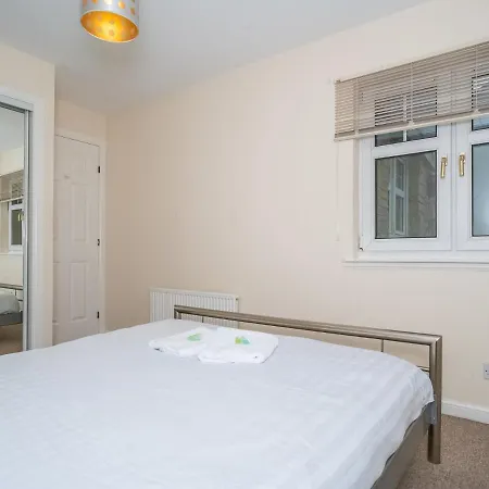 Cosy Modern Flat In Apartment Edinburgh
