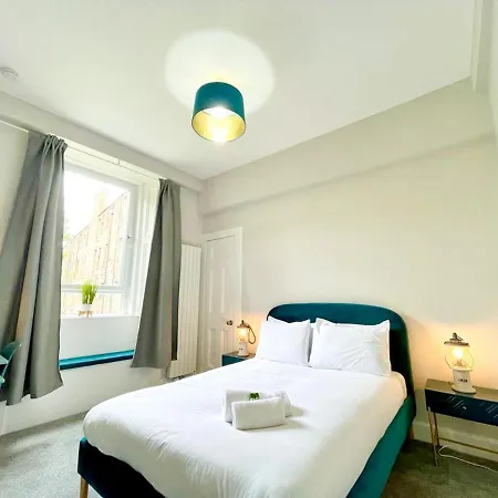 Striking 3 Bed Near Royal Mile - New Reno! * Edinburgh