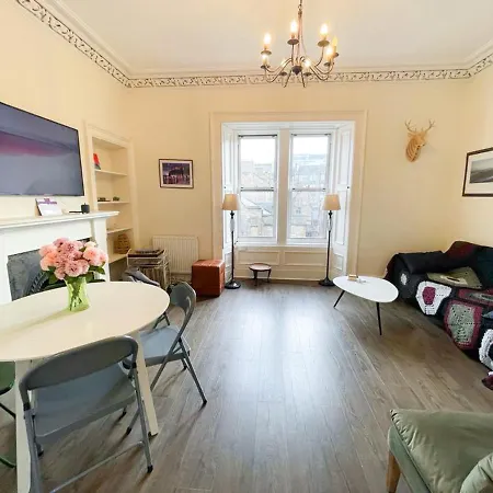 Open Plan 2 Bed Apt, Near Castle شقة إدنبرة