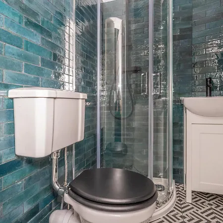 Cosy & Modern In Leith
