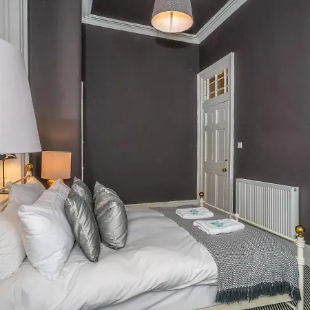 Cosy & Modern In Leith Edynburg