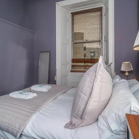 Cosy & Modern In Leith