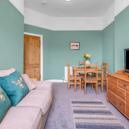 Bright And Quiet Daire *