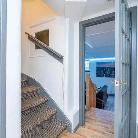 Apartment Luxury Five Bedroom Deluxe Duplex I Centre I Fountainpark