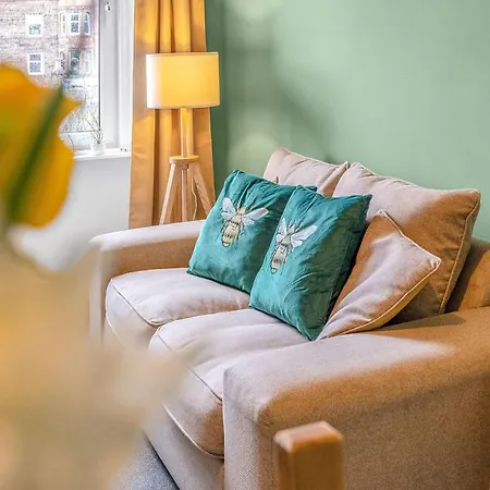 Bright And Quiet إدنبرة