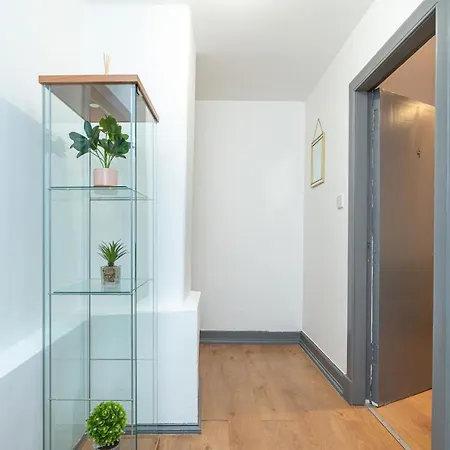 Luxury Five Bedroom Deluxe Duplex I Centre I Fountainpark