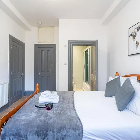 Apartment Luxury Five Bedroom Deluxe Duplex I Centre I Fountainpark Edinburgh