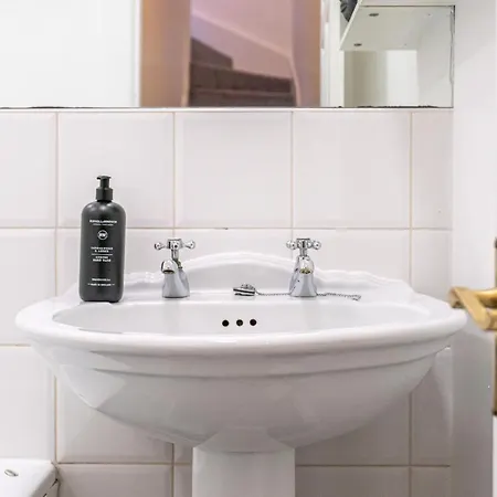 شقة Bright And Cozy Centre 1 Bedroom