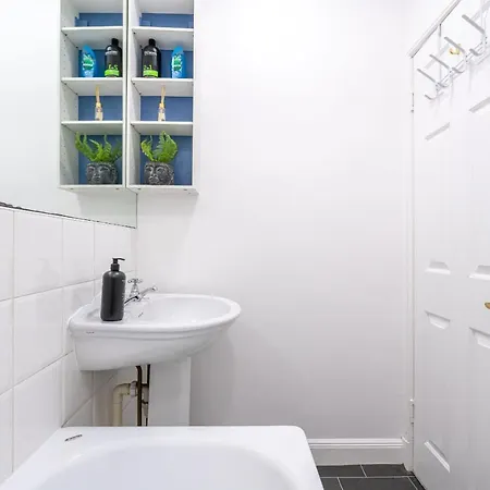 Bright And Cozy Centre 1 Bedroom Apartment Edinburgh