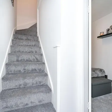 Bright And Cozy Centre 1 Bedroom شقة