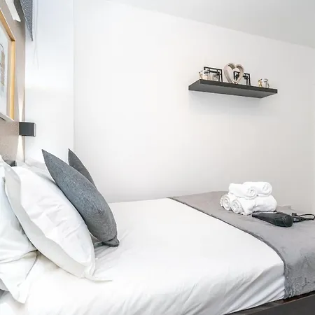 Bright And Cozy Centre 1 Bedroom * إدنبرة