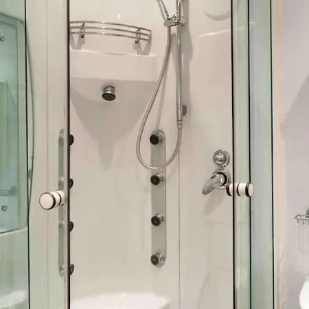 Lägenhet Bright Grand Flat In Great Location *
