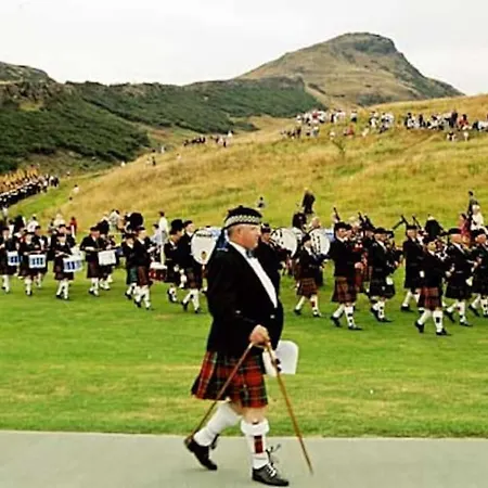 Specious Doublex By The Old Town Edinburgh