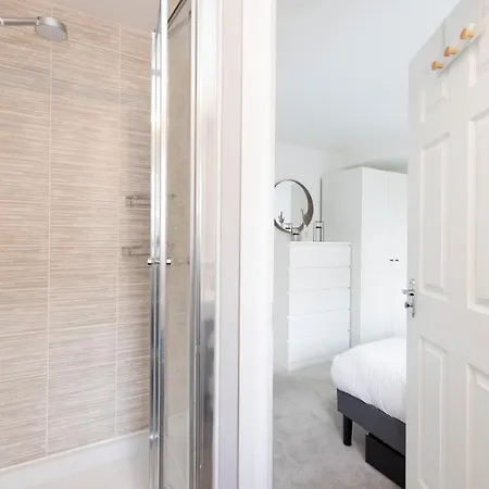 Altido Elegant Flat With Parking *