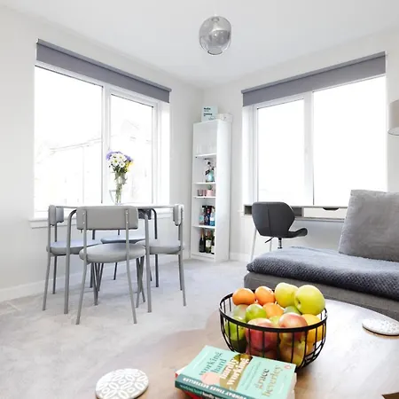 Lägenhet Altido Elegant Flat With Parking Edinburg