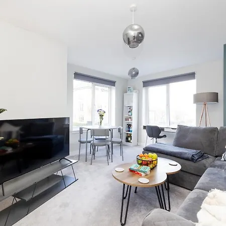 Altido Elegant Flat With Parking * Edinburg