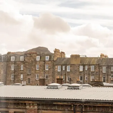 Charming And Relaxing 2bd Flat - Abbeyhill Edinburgh