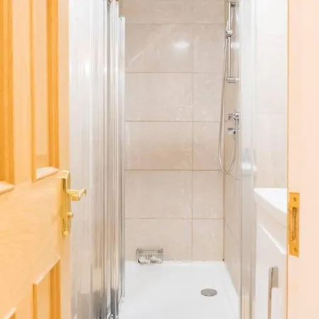 Charming And Relaxing 2bd Flat - Abbeyhill Apartment Edinburgh