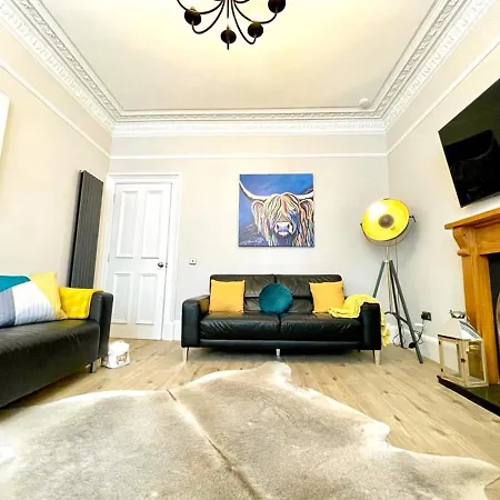 Striking 3 Bed Near Royal Mile - New Reno! Apartment Edinburgh