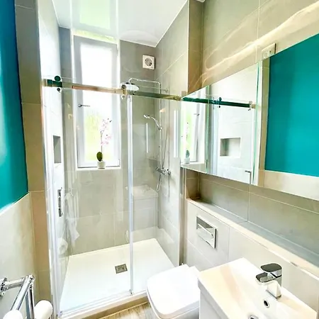 Striking 3 Bed Near Royal Mile - New Reno! Edinburgh