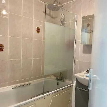 Seasonal Fringe 2-Bed Flat In Edinburgh City Centre * エディンバラ