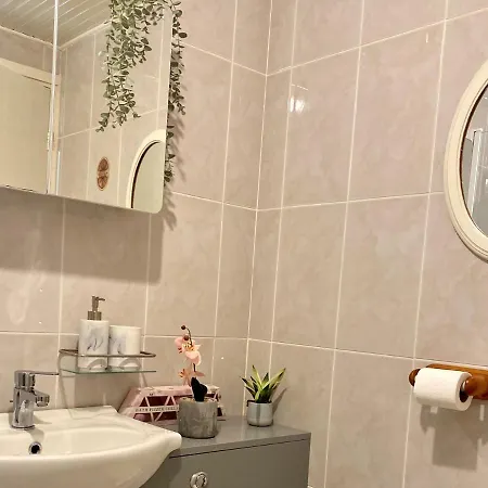 Seasonal Fringe 2-Bed Flat In Edinburgh City Centre アパート エディンバラ