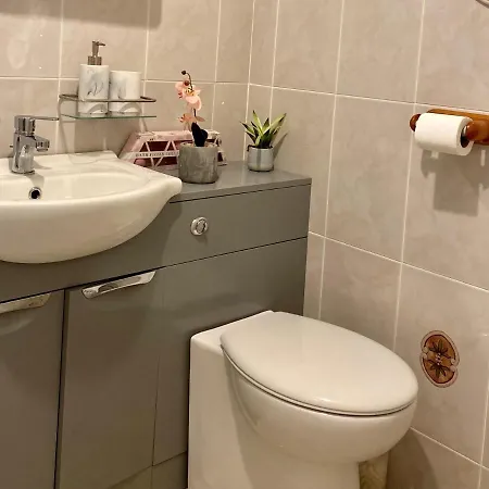 Seasonal Fringe 2-Bed Flat In Edinburgh City Centre * エディンバラ