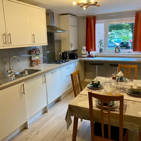 Seasonal Fringe 2-Bed Flat In Edinburgh City Centre アパート