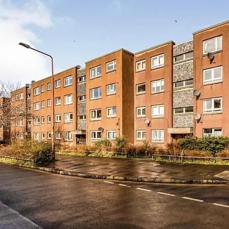 Stylish 2-bed In Centre Apartment *