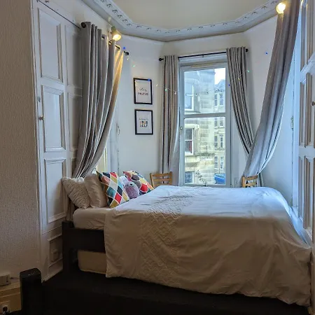 Huge In The City * Edinburgh