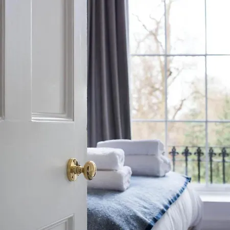 Magnificent Georgian 3-bedroom In New Town