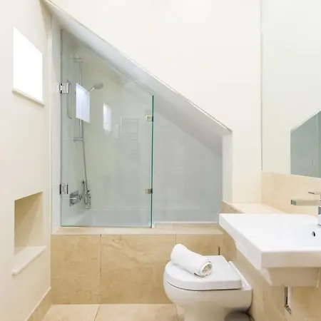 Self Catering , Centre With Parking