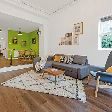 Apartment Cheerful Stays: Spacious Flat In Vibrant Leith *